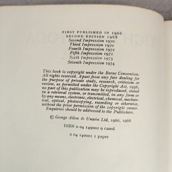 Light On Yoga By B.K.S. Iyengar Vintage Paperback Book 1974 - Picture 4 of 8